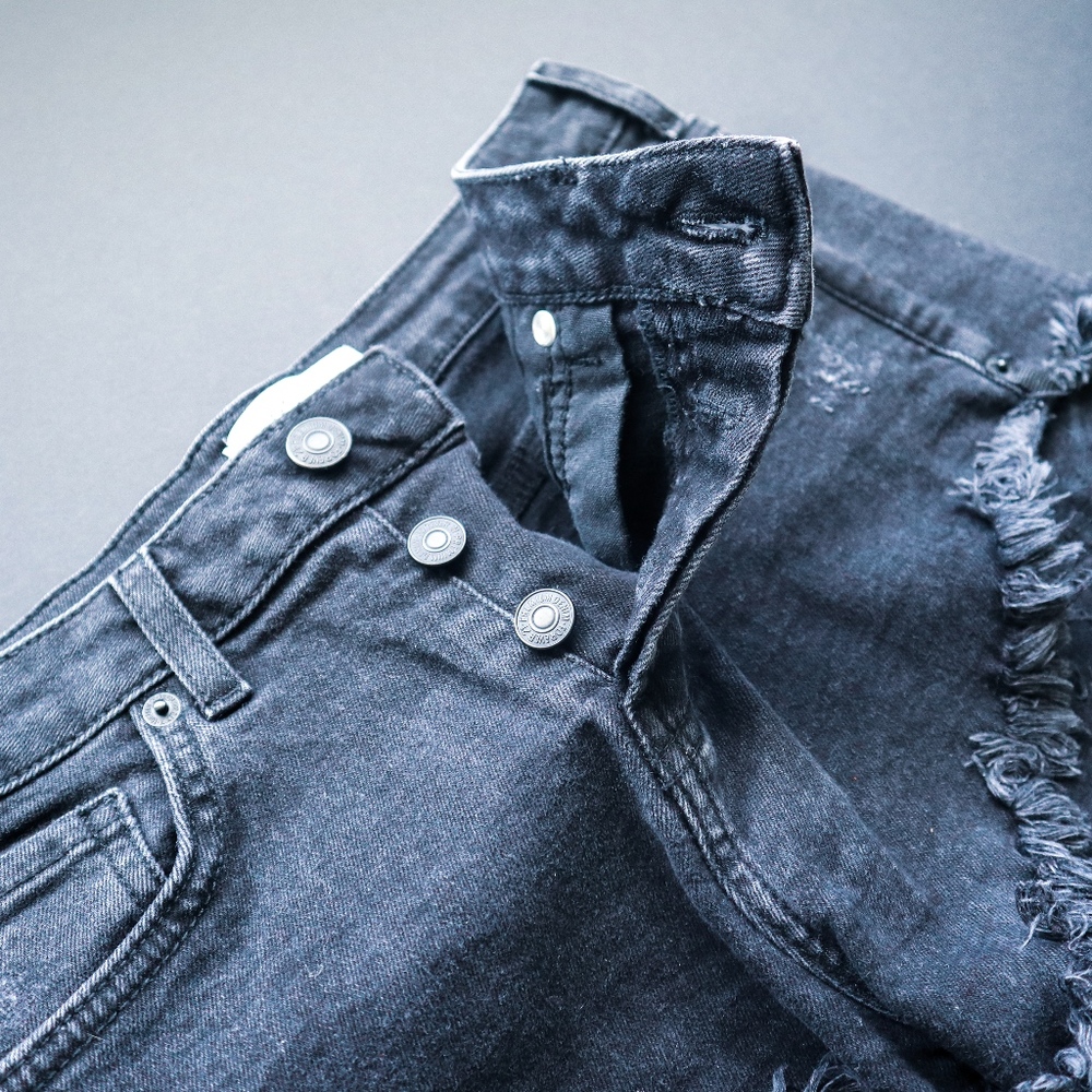 F21 | Shredded Cheeky Jean Shorts - Picture 3 of 4